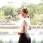 Shang-Fei Wang Instagram - 轉眼間， 2022年只剩不到一個月了 這一年你學到什麼？得到了什麼呢？ 最近時常有一句話在我的腦中盤旋 「you only live once」 人生只有一次，即時行樂 對於很多本來會猶豫老半天， 會因為懶惰而擱著不放的事情， 現在變得更積極去處理、面對， 像是殺青之後想嘗試開自己的快閃課程一樣， 不嘗試哪知道哪裡不行，哪裡要改進？ 我常告訴自己， 你認真努力， 老天爺絕不辜負你！ 燃燒每一刻的力量， 學習、嘗試新的事物， 不論什麼都好， 就是不要浪費時間跟生命， 當然還是要以正向的為主啦😳 最後一個月一樣不能好吃懶做！ 繼續努力繼續奮鬥 You only live once 🔥 #過年就好好放鬆吧 #youonlyliveonce 📷 @kelly_thxkelly_