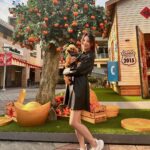 Shang-Fei Wang Instagram - 過年要到了🫶 我跟荳荳先預祝大家新年快樂～🐶 Shoes @amaitw