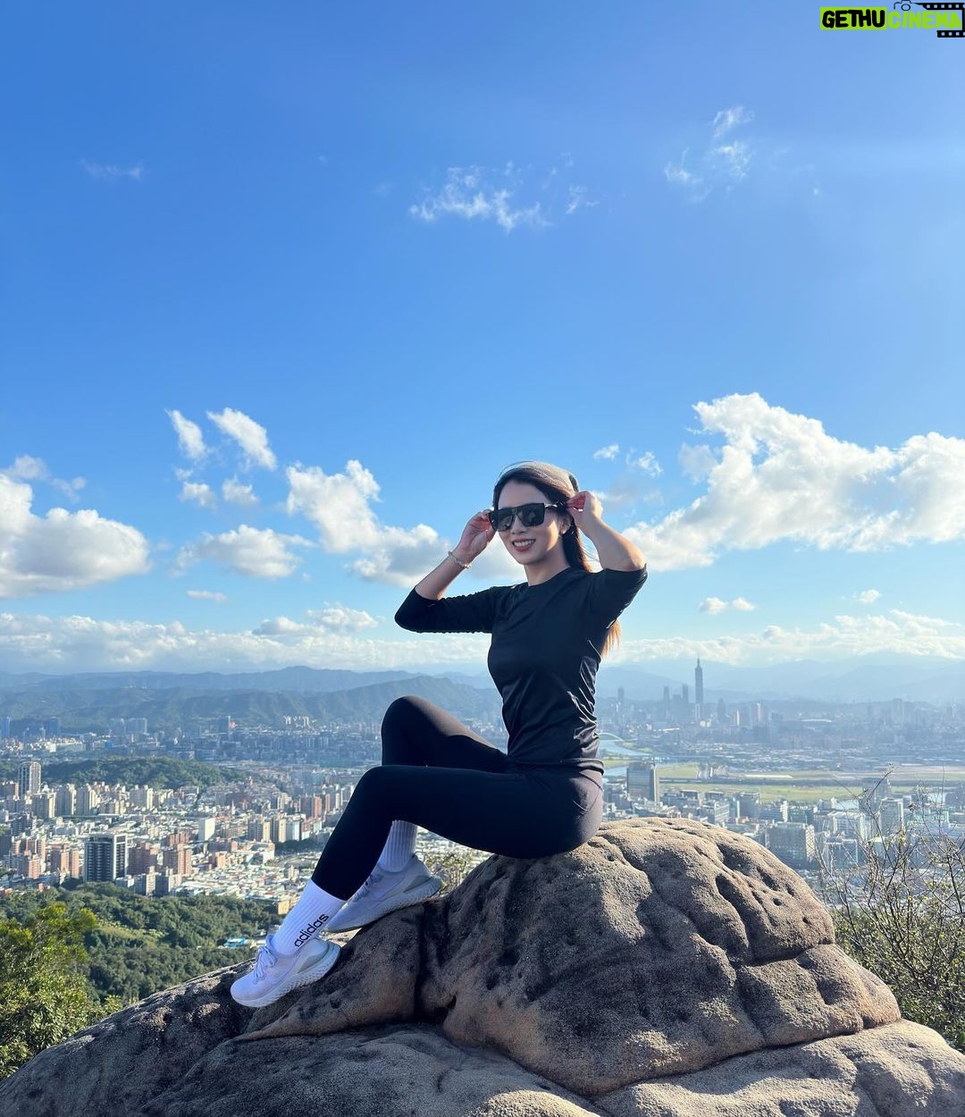 Shang-Fei Wang - 2K Likes - 偶爾上山呼吸新鮮空氣真的很棒💛
Thank you Peggy😍
#moutainclimbing #friends #剪刀石 #內湖金面山