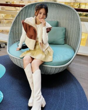 Shang-Fei Wang Instagram - 12月到了
一整年最喜歡的月份💛
-
BTW恭喜Att 4 fun Amai 新門市開幕🥳

Shoes @amaitw 

#christmas #december