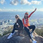 Shang-Fei Wang Instagram - 偶爾上山呼吸新鮮空氣真的很棒💛 Thank you Peggy😍 #moutainclimbing #friends #剪刀石 #內湖金面山