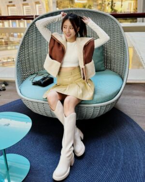 Shang-Fei Wang Instagram - 12月到了
一整年最喜歡的月份💛
-
BTW恭喜Att 4 fun Amai 新門市開幕🥳

Shoes @amaitw 

#christmas #december