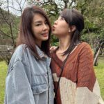 Shang-Fei Wang Instagram - 「關於開心鬼」 曼柔 一個敢衝敢撞追求自己夢想的女孩 跟大學畢業的我很像 心理壓力肯定很重 演藝圈的不確定太大了 什麼時候可以拿到自己喜歡且適合的角色 什麼時候可以有個穩穩的收入 這都是要進入演藝圈前必須做好的心理準備 但，曼柔很棒的是 她不畏懼，她的核心目標就是 「闖出一片天讓自己的家人驕傲」 她相信總有一天一定會有人看見她的存在。 文俊也成為彼此間的重要人物 這樣的一來一往 這樣堅定的友情跟助力 讓彼此都完成自己的心願跟目標。 「文俊曼柔」是個比愛情還更偉大的友情 無堅不摧 誰給欺負曼柔 文俊就會來找你了🤣 哈哈哈哈哈 #開心鬼 #緯來電影台
