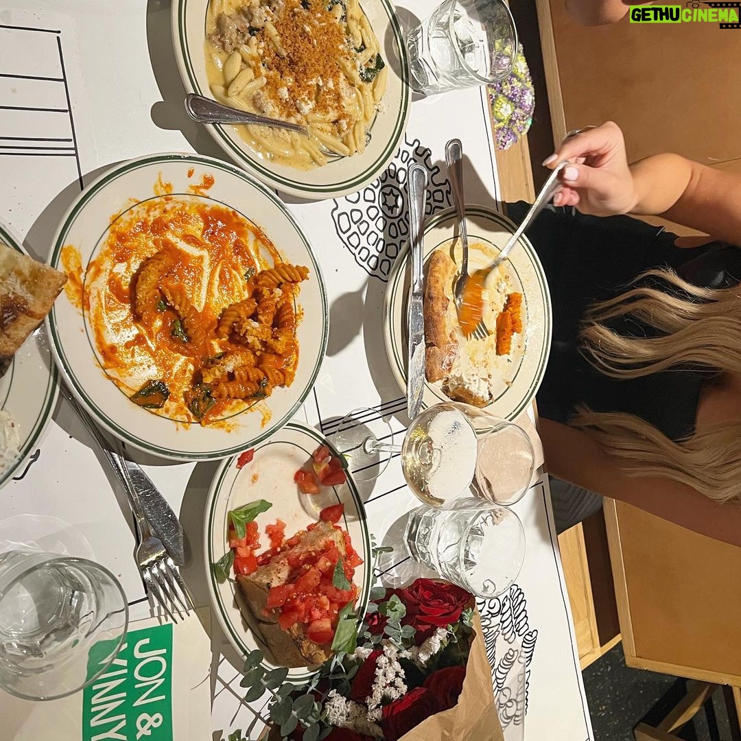Shannon Dang Instagram - When your love language is Feed Me.