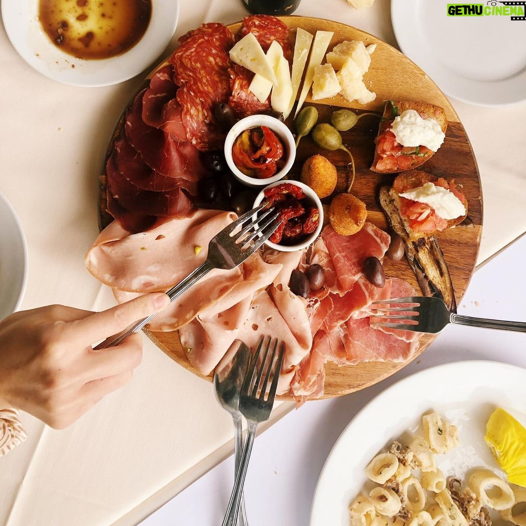 Shannon Dang Instagram - When your love language is Feed Me.