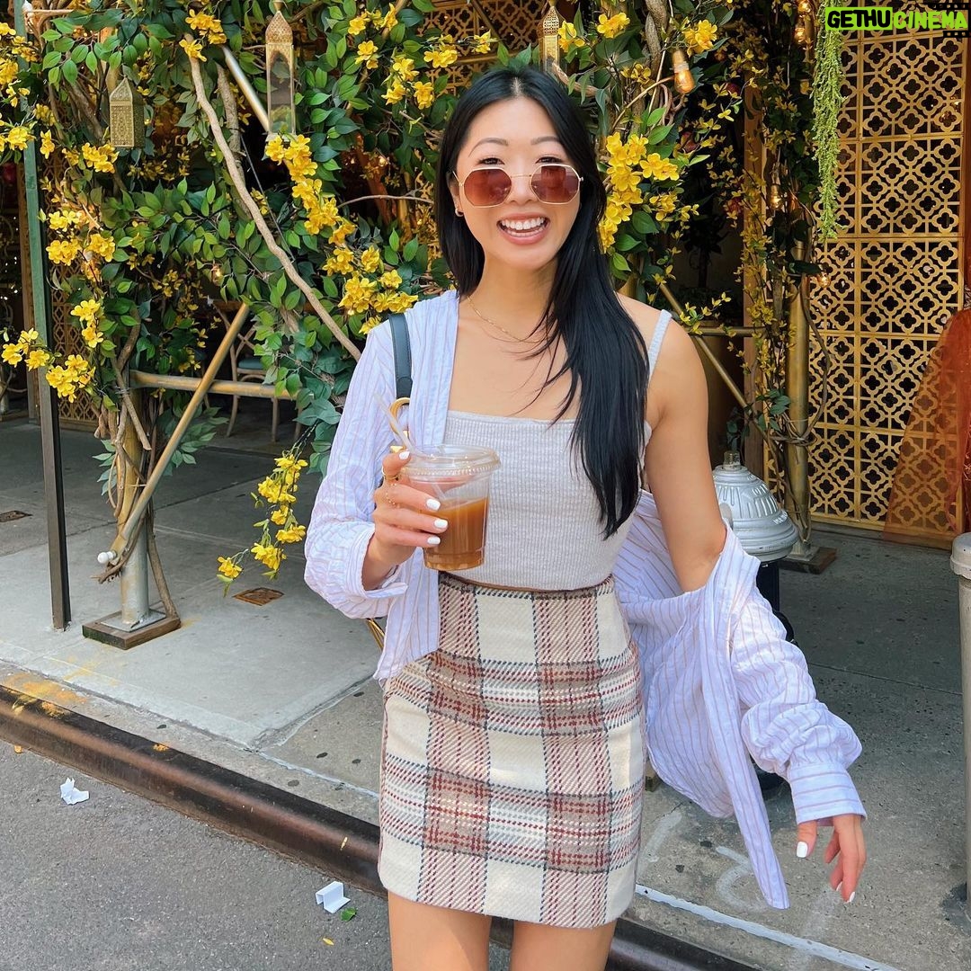 Shannon Dang Instagram - Aimless coffee walks spark joy 🤍 New York City
