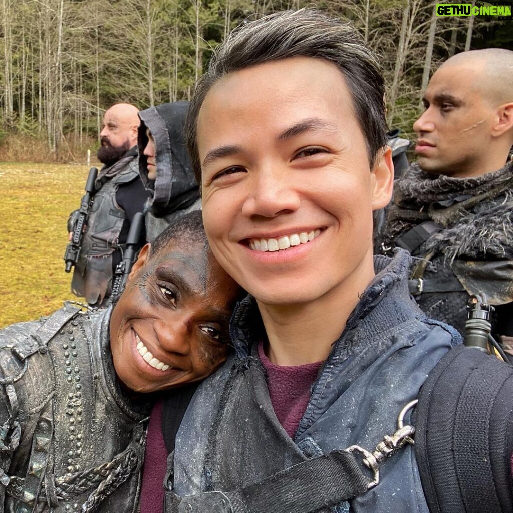 Shannon Kook Instagram - Jordan on the front lines with Indra…but he really just wants to trade soup recipes. Make Monty Green & Indra’s Soup 🍲 not war. @adinaporter @cw_the100 #makealgaenotwar #the100 #thelastwar #indra #indrasoup #seda #seya #wormana #montysalgae #adinaporter #jordangreen Planet Earth