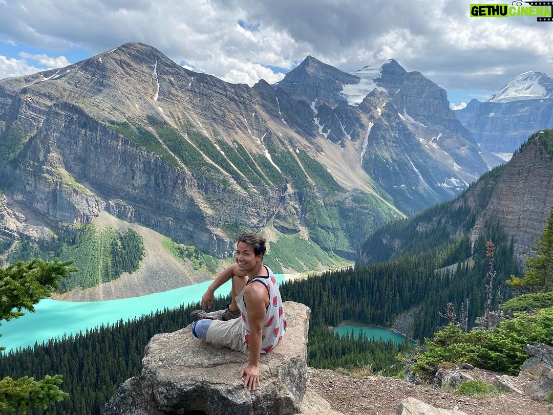 Shannon Kook Instagram - These photos are unedited. And it’s much better in person 😮 @nala_minibernedoodle ⛰ 🇨🇦 ⛰ #LakeLouise #LittleBeehive #littlebeehivelookout #littlebeehivetrail #littlebeehivehike Little Beehive Lookout