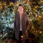 Shannon Kook Instagram - Technical difficulties at The Christmas Tree Maze 🎄 #EdinburghChristmasMarket #Christmas2021 #edinburghscotland Edinburgh Christmas markets