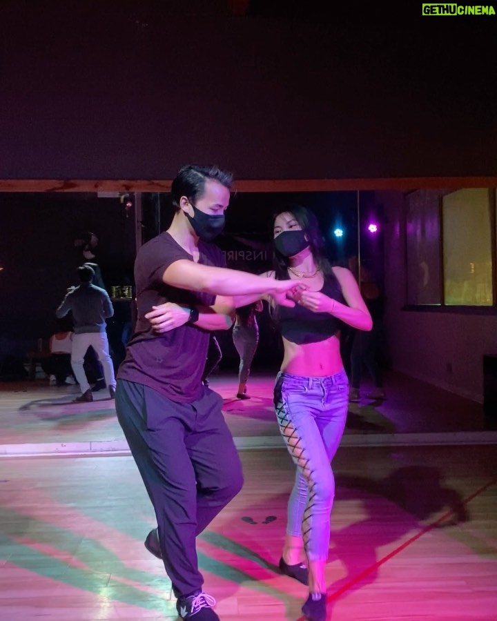 Shannon Kook Instagram - Been a few years since I’ve been able to social dance and I’m so glad to be having this slowly find it’s way back into my week again! Bachata dancing with my old social dancing friend @petitexx 💃🏻🕺🏻 #socialdancing #bachatasocialdancing #bachatasensual #sensualbachata #bachatasensual❤ Downtown Vancouver