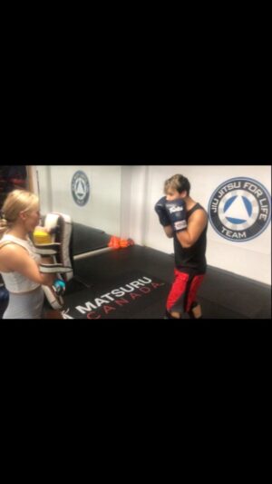 Shannon Kook Instagram - Dutch drills & good people 🙏🏽
@lions_acoletrain 🥊 @paulinawawrzyczek @lionsmmavancity 
#mixedmartialartstraining #dutchdrills #dutchdrillsandchill #kickboxingworkout #martialactor #fairtex #fairtexgloves