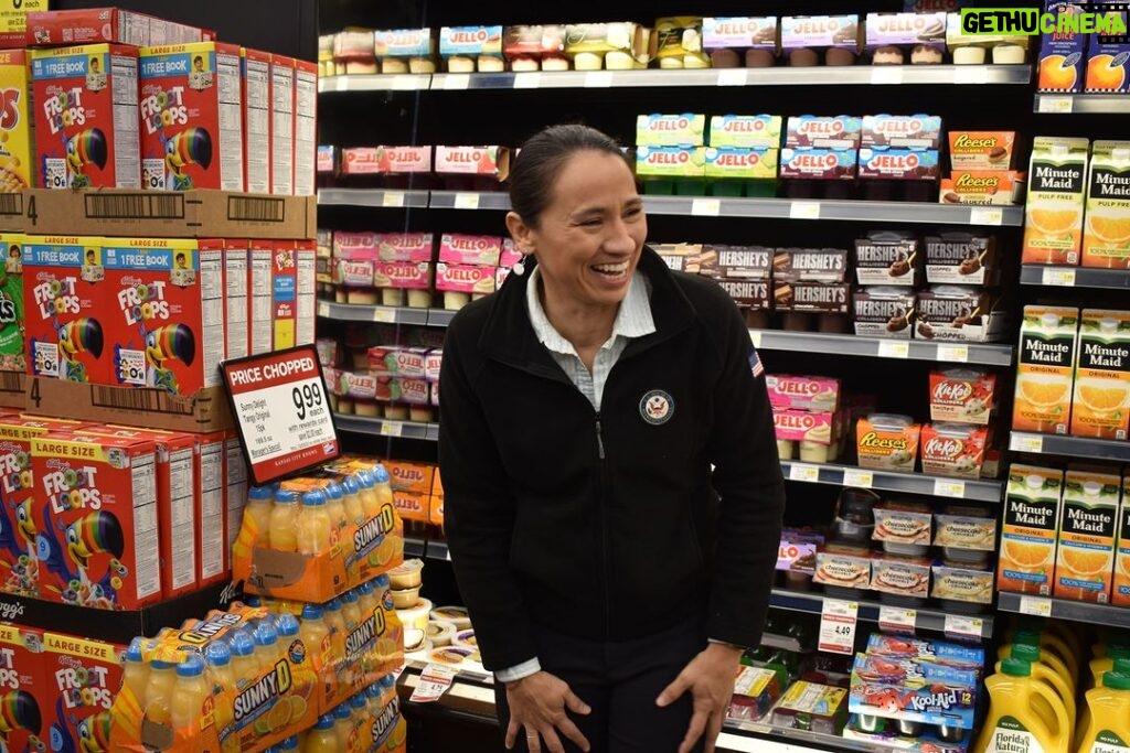 Sharice Davids Instagram - I can't represent #KS03 from behind a desk in D.C. That's why I love our #SharicesShift program! Today, I worked a grocery shift and spoke with Price Chopper employees and shoppers about what I'm doing to lower grocery costs for Kansans.