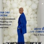 Sharon Battiste Instagram – Strike a pose, own the cover! 📸💙✨ 

#covershoot #skinismorethanskin #posingideas #larocheposay 

Anzeige, da Markennennung