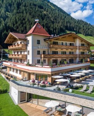 Sharon Battiste Instagram - 🍀 G E W I N N S P I E L 🏔️ - Anzeige

Unsere Zeit in Österreich war einfach der Hammer – Natur, Berge und jede Menge Entspannung 😍 Danke an das gesamte Team von @alpinhotel.berghaus für diese tolle Zeit 💚

Jetzt könnt ihr dasselbe erleben, denn wir verlosen gemeinsam mit @alpinhotel.berghaus , 7 Nächte, Berghaus Komfort-Suite mit Private-Spa (eigene Sauna 🧖🏾‍♀️ 🧖🏻), Halbpension (Frühstück, Nachmittagsjause und 5-gängiges Abendmenü, Exkl. Getränke) 
💚🏔️ 

Mitmachen ist kinderleicht:

- Doppelklick für den Like, damit wir wissen, dass ihr Bock habt! 🤩
- Markiert euren Bergbuddy in den Kommentaren 👬
- Folgt @alpinhotel.berghaus , @janhoffmann__ und @sharonbattiste_ 🏔️

Hier sind die weiteren Fakten:

Du darfst teilnehmen wenn du über 18 Jahre alt bist.
Die Gewinner werden aus dem Hut gezaubert und via DM persönlich benachrichtigt. 🪄

Gewinnspiel hat keinen Zusammenhang mit Instagram. 

Rechtsweg und Barauszahlung ausgeschlossen.

Reisezeitraum außerhalb von Ferienzeiten und nach Absprache mit @alpinhotel.berghaus 🏔️

Die Teilnahme endet am 22.10.2023 um 20 Uhr. Viel Glück 💚🏔️🍀

#gewinnspiel #alpinhotelberghaus #auszeitindenbergen #österreichurlaub