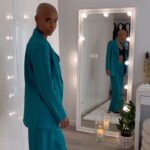 Sharon Battiste Instagram - 🩵 #casualchic #türkis #blazer #fashionlookbook #alopeciaawareness