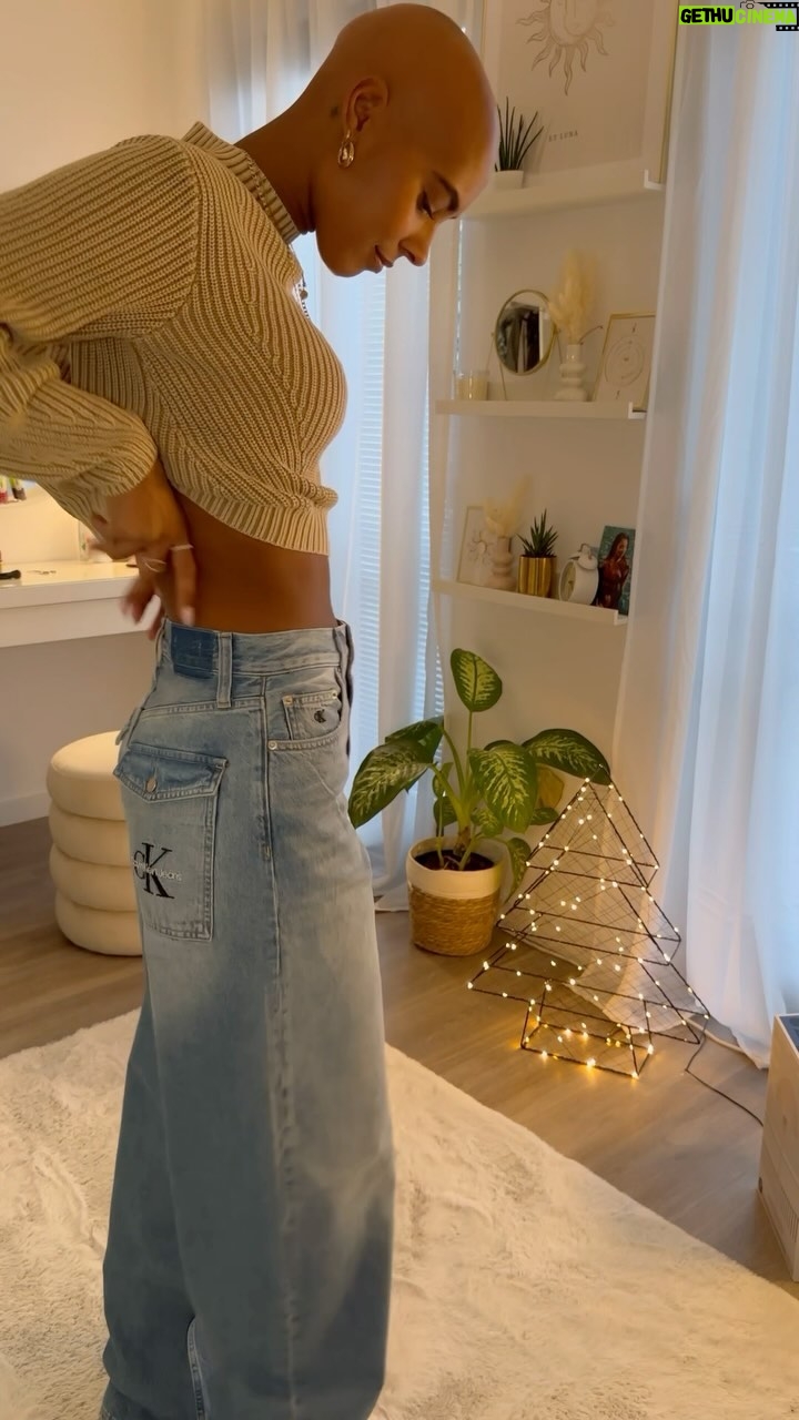 Sharon Battiste Instagram - Anzeige | Erlebe Fashion auf ein neues Level mit @loungebyzalando ✨💚 Mein täglicher Begleiter für wechselnde Deals und unschlagbare Rabatte bis zu -75%. Verpasse auch 2024 nicht die Chance auf einen einzigartigen Look zum unschlagbaren Preis. #getreadywithme #LoungeByZalando #fashion #2023