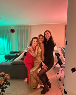 Sharon Battiste Instagram - MORD IN MONTE CARLO ♥️♠️♦️♣️

Danke, für so wundervolle Tage♥️
Danke, dass es euch gibt♥️

Ich liebe euch ♥️

#family #friendship #krimidinner #birthdaypartyfun #bondgirls #007jamesbond #goldendress