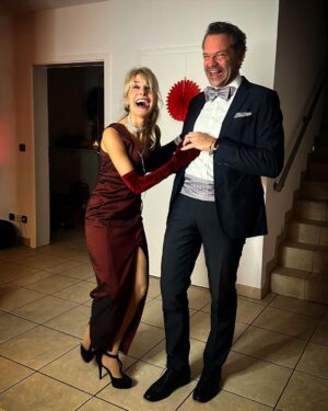 Sharon Battiste Instagram - MORD IN MONTE CARLO ♥️♠️♦️♣️

Danke, für so wundervolle Tage♥️
Danke, dass es euch gibt♥️

Ich liebe euch ♥️

#family #friendship #krimidinner #birthdaypartyfun #bondgirls #007jamesbond #goldendress
