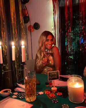 Sharon Battiste Instagram - MORD IN MONTE CARLO ♥️♠️♦️♣️

Danke, für so wundervolle Tage♥️
Danke, dass es euch gibt♥️

Ich liebe euch ♥️

#family #friendship #krimidinner #birthdaypartyfun #bondgirls #007jamesbond #goldendress