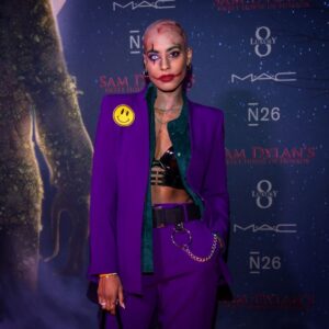 Sharon Battiste Instagram - 🃏💜

Nächstes Jahr muss ich unbedingt wieder auf eine Halloweenparty gehen. Ich liebe es mich zu verkleiden, aber dieses Jahr hab ich es irgendwie versäumt ….. 👻 

Wie findet ihr den Look ? 🃏

#joker #halloween #lastyearcostumes