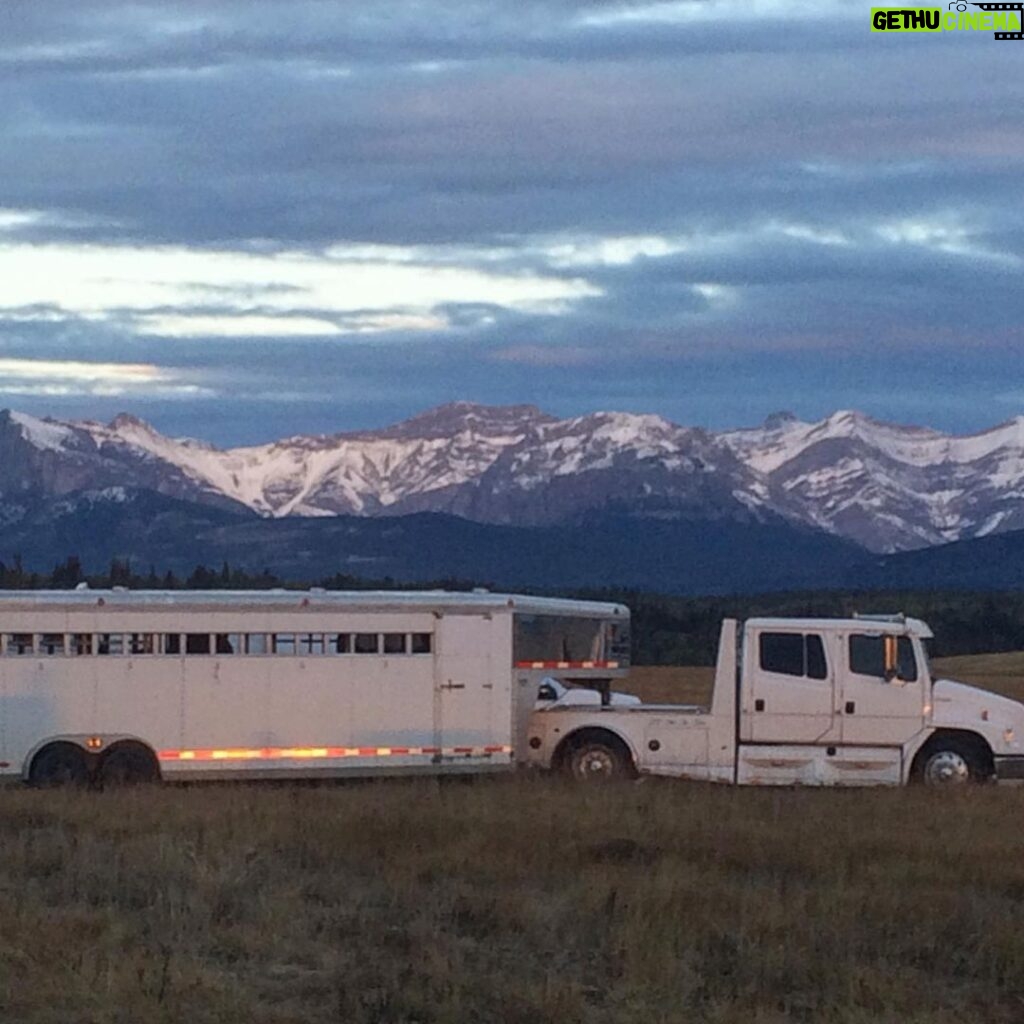 Shaun Johnston Instagram - A horse liner, the Rocky Mountains, a big sky. Must mean something good. It means Heartland. Sj #hlinprod
