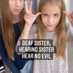 Shaylee Mansfield Instagram - What to do if a hearing person doesn’t want to watch scary films? Well, turn the volume off and captions on! Problem solved for this Deaf sister, hearing sister duo. 😉😂 #problemsolving #sistergoals #signlanguage #americansignlanguage #scarymovies