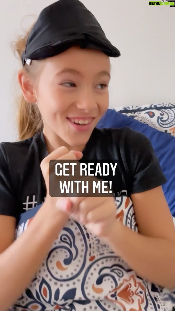 Shaylee Mansfield Instagram - Talk about making my dream come true - to walk on the red carpet among Deaf stars and watch the first ever Deaf superhero on the big screen at #eternals world premiere. #redcarpetready #childactress #signlanguage #americansignlanguage #worldpremiere