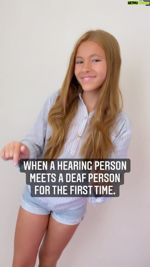 Shaylee Mansfield Instagram - Almost every single time a hearing person meets a Deaf person for the first time, the hearing person unintentionally asks the Deaf person a billion questions about what it’s like to be Deaf. Usually, it starts with questions regarding if they can hear, talk, or wear some hearing devices. All about their hearing “abilities”when Deaf people are so much more than just that. What some hearing people forget to ask is about the Deaf person’s likes, dislikes, dreams, fears, family, and many more. This video is a reminder that Deaf people are very much like you… invite them to chat about all kinds of topics! 😊 #realtalk💯 #deafawareness #signlanguage #deafpeople #americansignlanguage