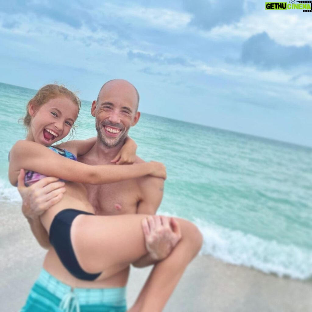 Shaylee Mansfield Instagram - Happy Father’s Day to everyone and the happiest Father’s Day to my daddy who’s a kid at heart making life more adventurous! #daddyanddaughter #happyfathersday2021 #sanibelisland #familyadventure Bowman's Beach