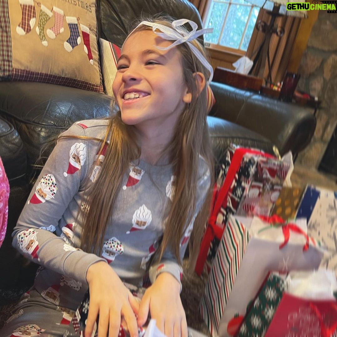 Shaylee Mansfield Instagram - Christmas and me are best friends - itβs pretty obvious in the pictures. ππ₯°π€© May you all have the happiest and gentlest holidays this season. Hoping 2022 will be lighter and brighter for everyone. π€π Atlanta, Georgia