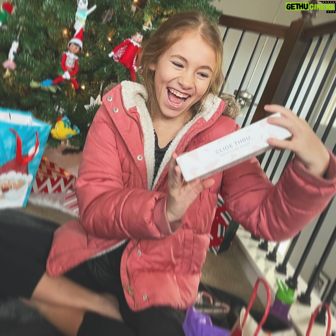 Shaylee Mansfield Instagram - Christmas and me are best friends - itβs pretty obvious in the pictures. ππ₯°π€© May you all have the happiest and gentlest holidays this season. Hoping 2022 will be lighter and brighter for everyone. π€π Atlanta, Georgia