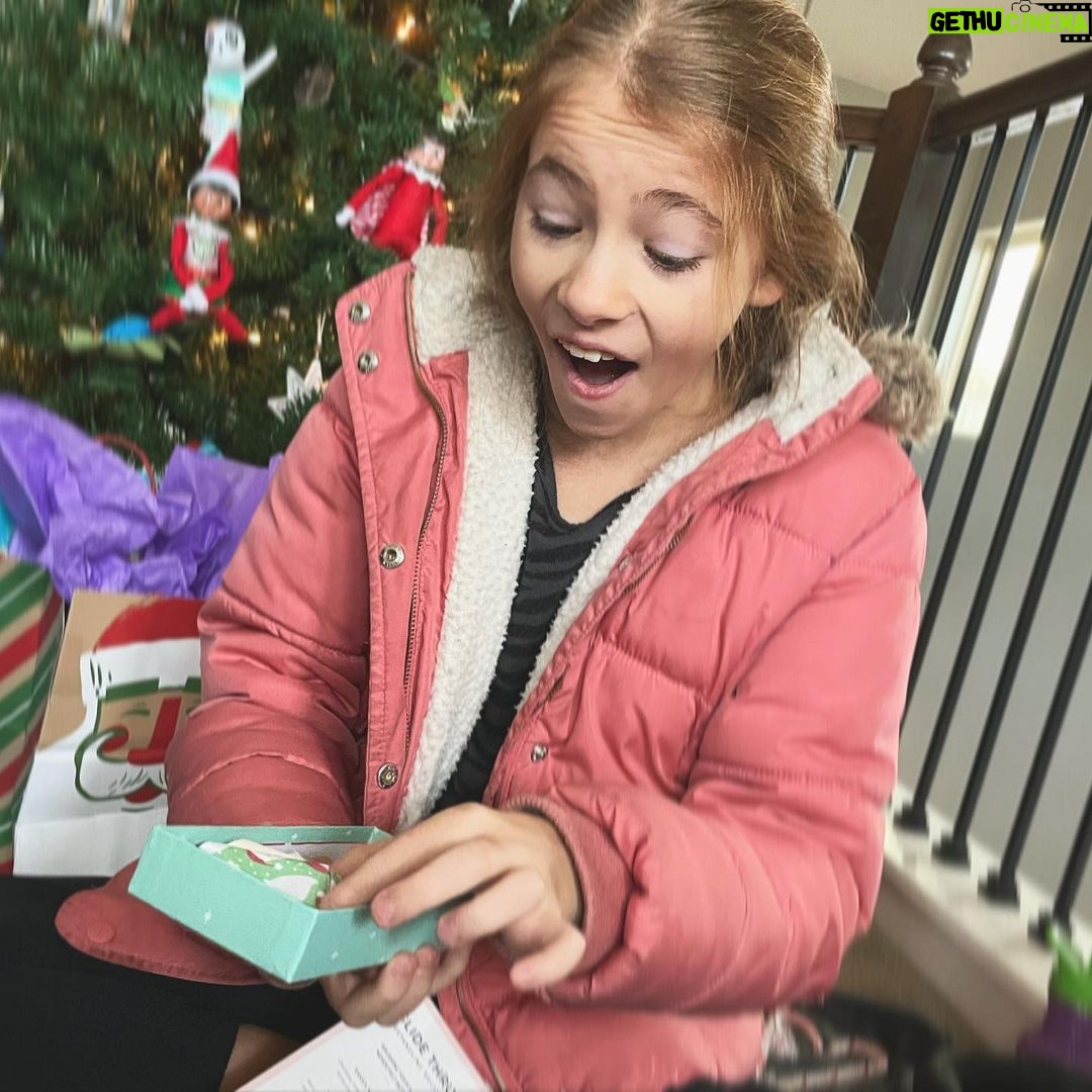Shaylee Mansfield Instagram - Christmas and me are best friends - itβs pretty obvious in the pictures. ππ₯°π€© May you all have the happiest and gentlest holidays this season. Hoping 2022 will be lighter and brighter for everyone. π€π Atlanta, Georgia