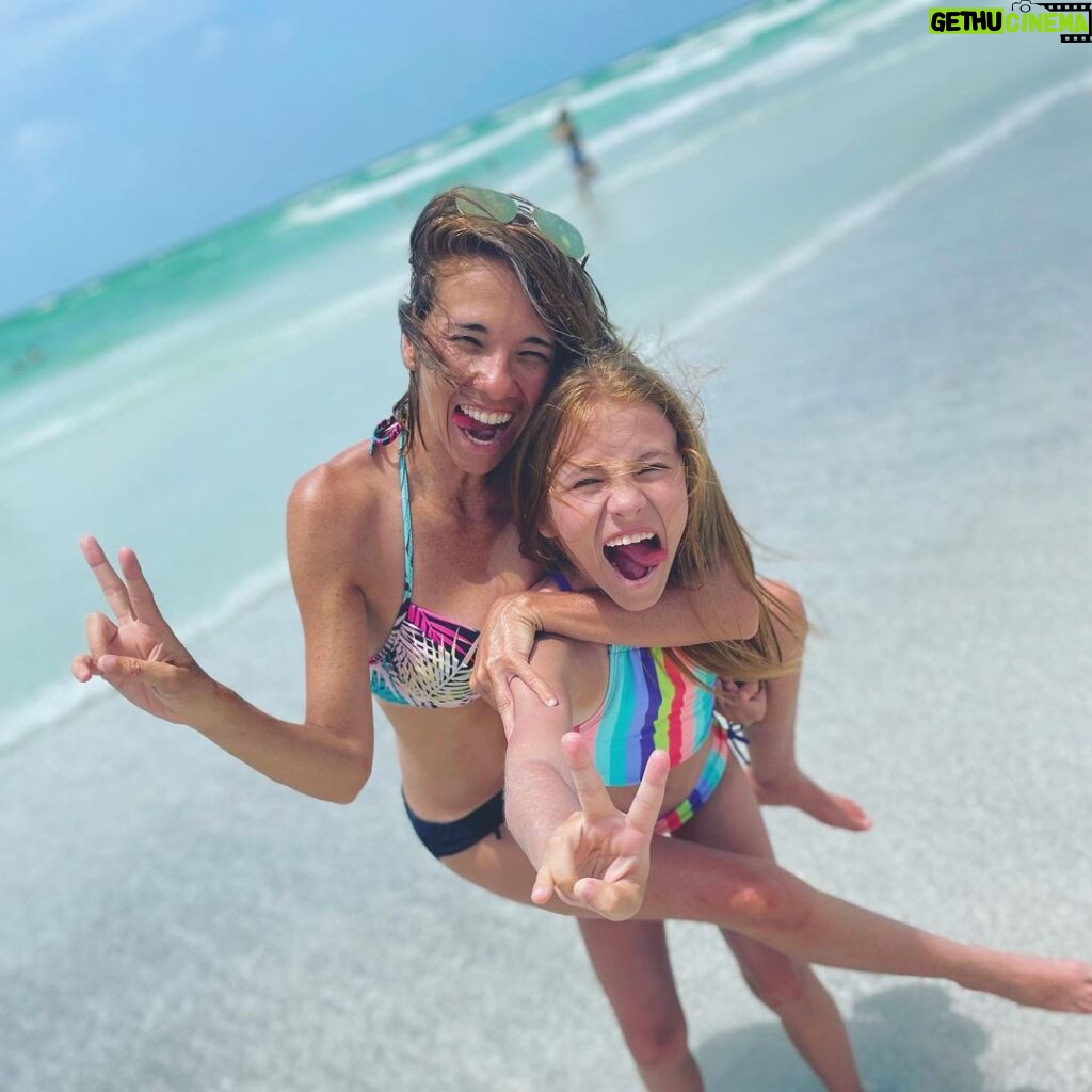 Shaylee Mansfield Instagram - Dear Summer, Thanks for grandparents, amusement parks, sun kisses, AND our jet ski breaking down in the middle of nowhere (Yes, we had to drag the jet ski all the way to the shore on our own with no help and WiFi, but we kept laughing out loud). Until we meet again, sweet summer. #summervibes☀️ #grandparentsarethebest #disneylandcalifornia #sunkissed🌞 #universalstudioshollywood