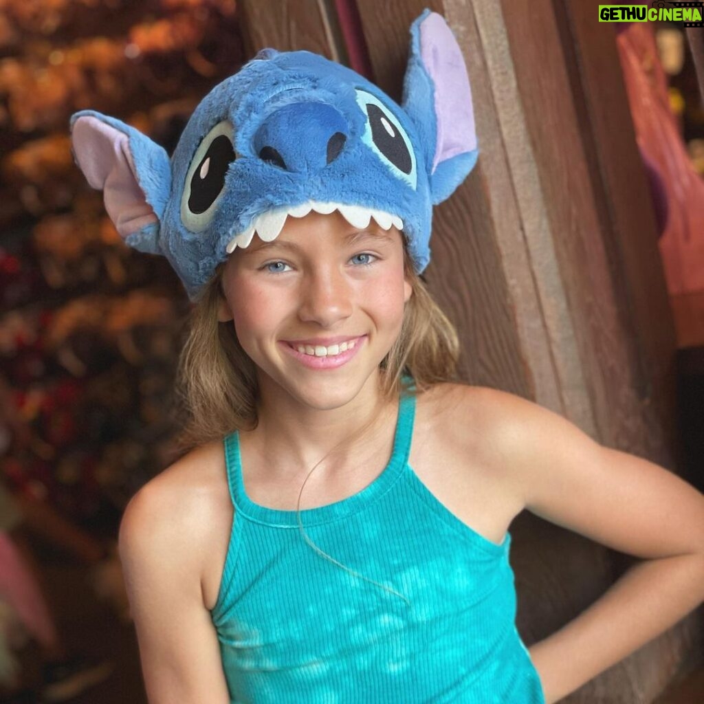 Shaylee Mansfield Instagram - Disney, you know how to make my dreams come true. #disneylandcalifornia #disneykid #disneycaliforniaadventure #magicalmoments #disneygirl Disneyland/Califonia Adventure