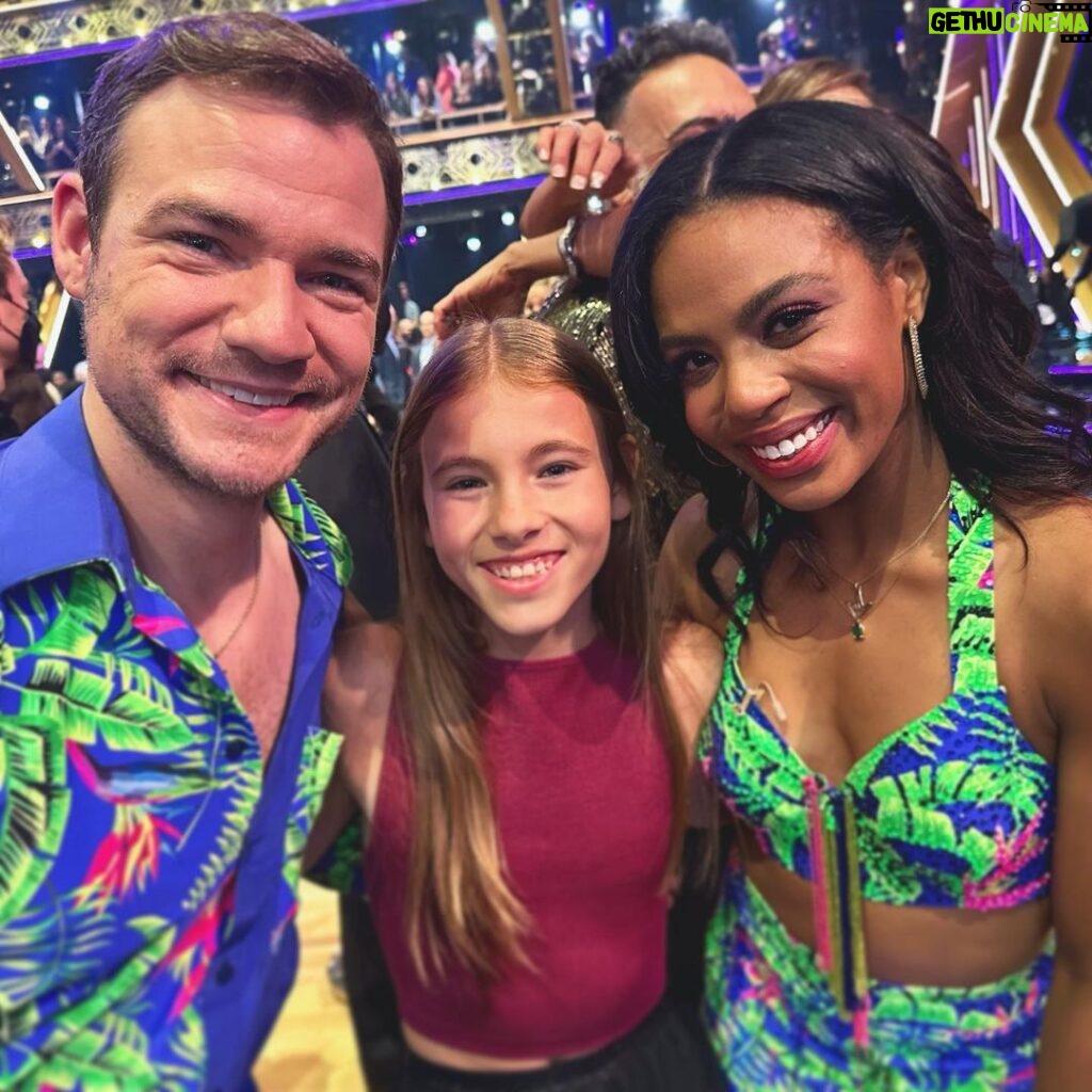 Shaylee Mansfield Instagram - Dancing with the stars, am I dreaming or is this for real?!? Met some of my biggest idols who are changing the world in their own big ways: @danielndurant @brittbenae @itsshangela @charlidamelio Los Angeles, California