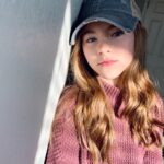 Shaylee Mansfield Instagram - It’s women herstory month. My mom, Grandma, and Grandpuppy are all immigrants… Their family is Irish, British, Asian, Portuguese, and many more. My dad and Grammy discovered several years ago that they’re of Jewish ancestry. My dad also has vitiligo which I could possibly get one day. My Deaf parents didn’t think they would have a Deaf baby until me… There was and is no other way I could have been made. I’m wholly and uniquely beautiful. They are not defects at all. They are not something to be fixed. I am unapologetically me. 🤟✨ Austin, Texas