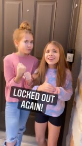 Shaylee Mansfield Instagram - If you have lived in a “Deaf house,” then you’ve probably been locked out a few times by accident! 😅😂🤣 This definitely happened to our Deaf family a couple of times. 🤷‍♀️ Play the video to see what we do to grab our Deaf dad’s attention…or not.