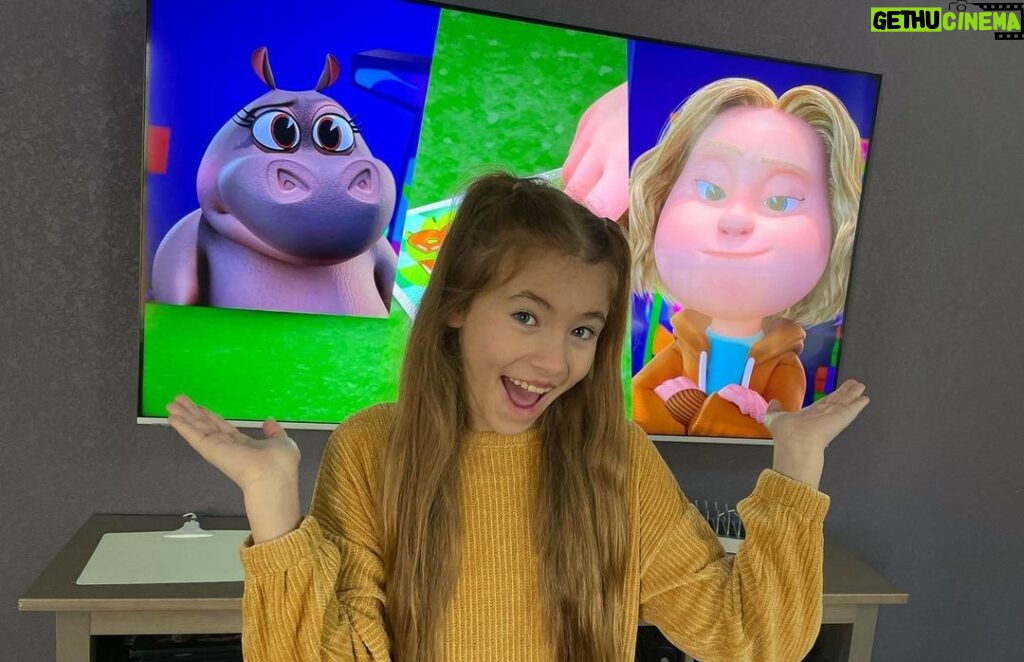 Shaylee Mansfield Instagram - You’re looking at the first ever Deaf actress to be credited in a voice-over role for a signing-only animated character! So many steps and people were involved making history! Quite the milestone because the word “voice” is not just for people who “speak” with their mouth. My hands and language are very much my voice. @dreamworks recognized that and wrote the role specifically for me as well as named it after me. Teamwork do truly make the dream work! Check out my guest star appearance in Madagascar A Little Wild Season 6, Episode #5 on Hulu or Peacock. #madgascaralittlewild #childactress #americansignlanguage #voiceovertalent #moreplease