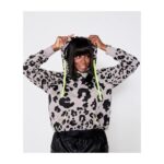 Shaznay Lewis Instagram - A huge thank you to all the wonderful people who purchased a hoodie!! Look what you did! 👇🏾🙏🏾🖤 “Thanks to the generosity of Scamp and Dude, Shaznay Lewis and all the incredible individuals who purchased a sweater, WONDER will be able to empower even more women and girls with access to quality education in 2023. The amount which has been raised through Scamp and Dude’s charity collection has raised enough money to provide a year long scholarship for 15 young women.”-Wonder Foundation. @wonderfoundation @scampanddude 🖤