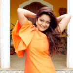 Sheena Chohan Instagram - Wait.. What?!🧡🧡🧡🧡 When life gives you oranges, make orangeade.😃 . . . Video shot and edited by @photopundit_creatives and @photo_pundit2 🎬 Designer outfit by @synegoa . . . . . #reels #merrychristmas #orange #vibrant #fun #sheenachohan #actress #joy #love #actorslife #reelsinstagram #instagood #instafashion #instamood Mumbai, Maharashtra
