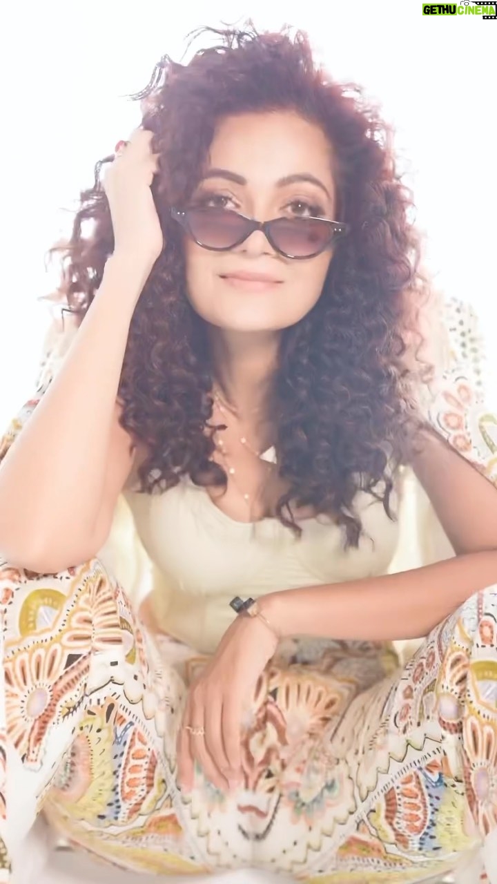 Sheena Chohan Instagram - Wild Flower 🌸! #sundaymood☀️ . . . Styled by - @riechamallick Makeup @mukeshpatilmakeup Hair @stylistsony Photography @akshay_kerlekar Production manager @anagha_14 #actor #explore #versatile #sheenachohan #quirky #photoshoot #freefire #fun #free-spirit #smile #happiness #positivevibes #trending #ritviz #reelitfeelit #photoshoot India