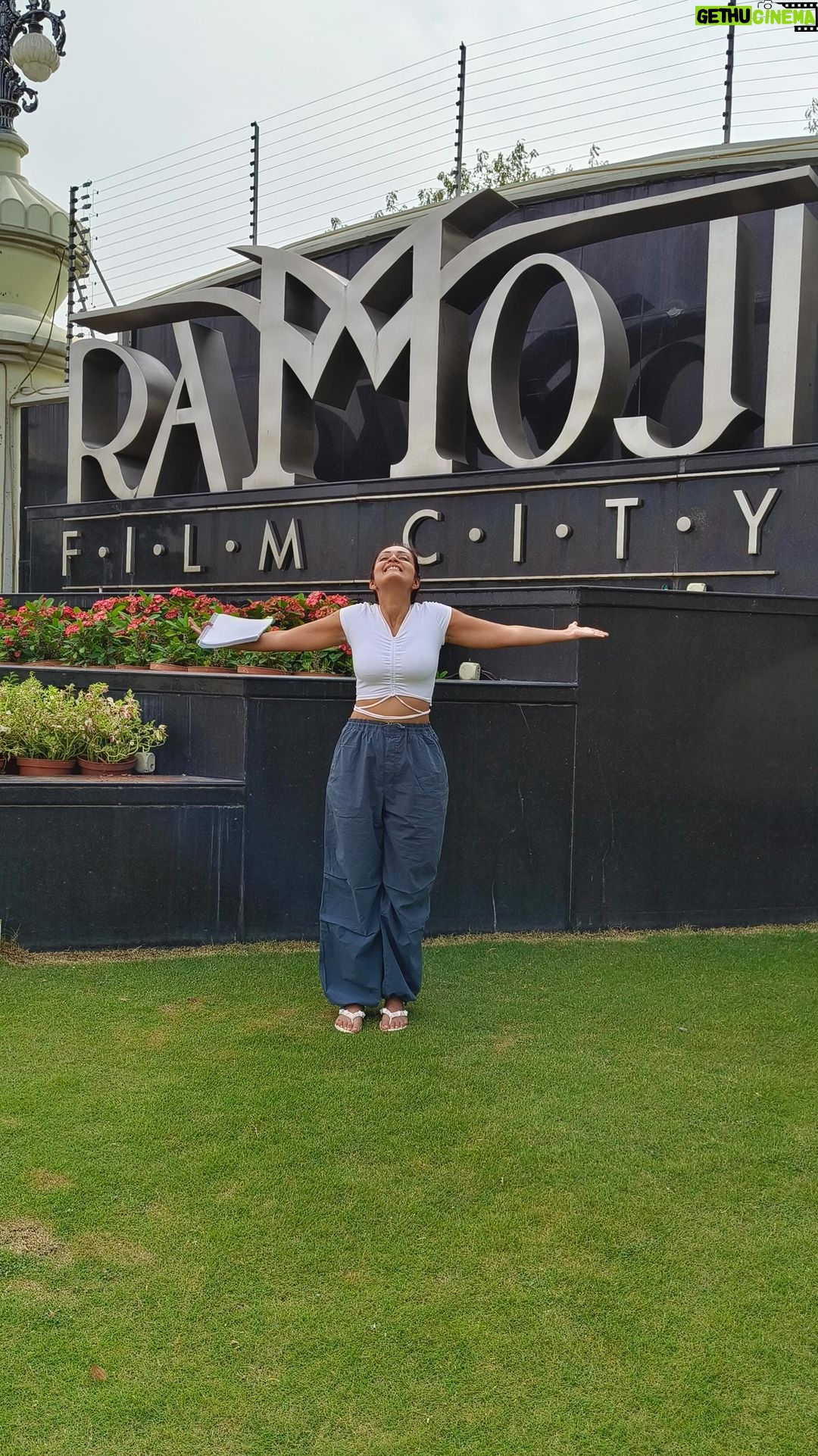 Sheena Chohan Instagram - Happiness in Hyderabad ๐! #khushi Iโm so excited to be in Hyderabad @ramojifilmcity shooting my first Telugu film with an amazing team! Looking forward to give my best! Ramoji Film City Hydrabad