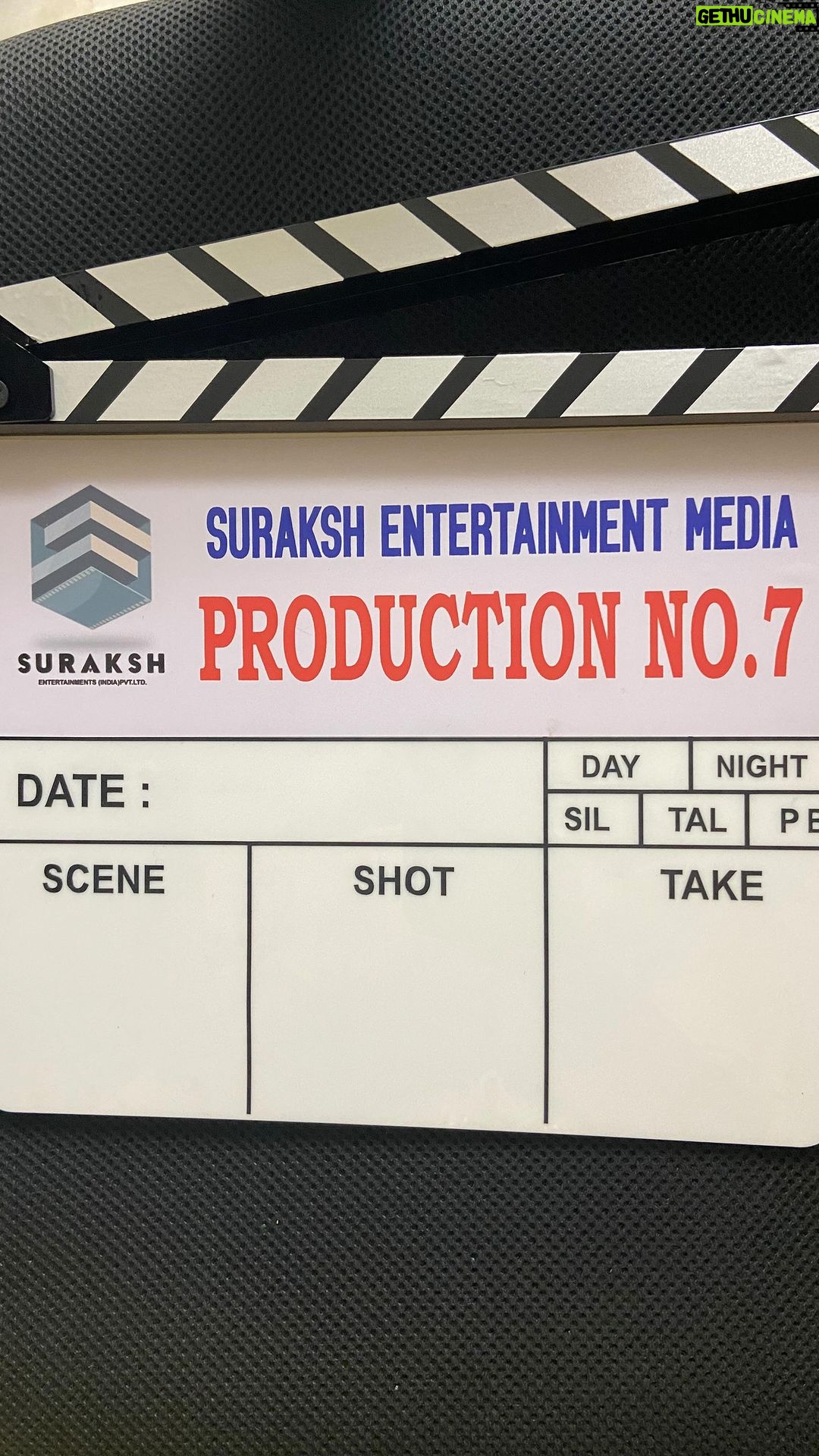 Sheena Chohan Instagram - New south Film Muhurat shot and pooja on Dusshera! Really felt the positive energy! We are Ready to roll๐ซ.. in Hyderabad and create something amazing.๐ Happy Vijaya Dasami everyone! ๐Shubo Bijoya!๐ Dussehra is symbolic of so much positive change. New starts. Hope. A fresh spirit. And May good always win over evil!!๐ . . . Team : @surakshentoffl , @phoenix_shannu , @arjunrajadft @potla.saranya @_sanatg @sridevidesignerstudio @shaikjilani428 . . #new #reels #instagram #hyderabad #sheenachohan #actress Hyderabad , Telengana. India