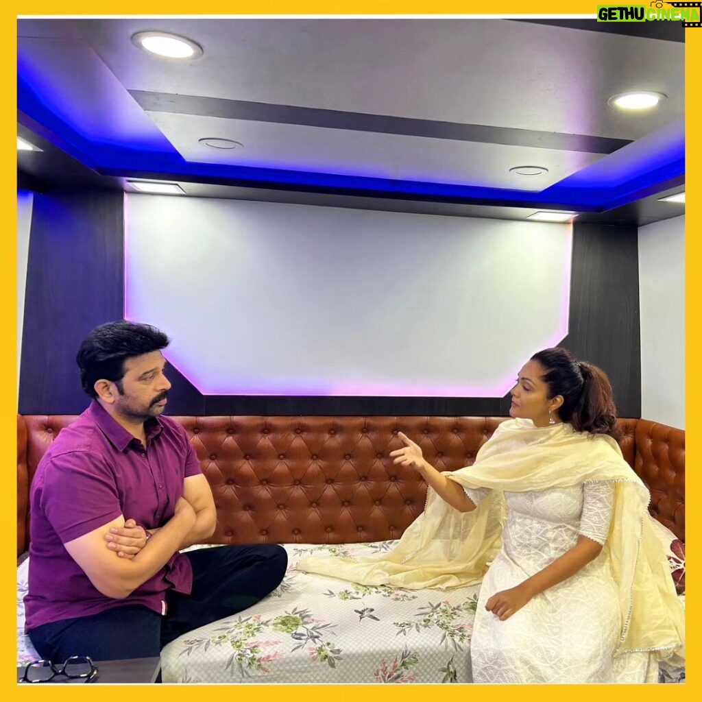 Sheena Chohan Instagram - In conversation with my co- actor, the Maestro himself- #JDChakravarthy, about life, passion, work, journey and the new project we have been working on. It has been a learning experience working alongside him and the cherry on the cake was the conversations we had in between the takes ☺️ Thank you for your kind words about your experience in working with me, Thank you @etimes & @saradha_natarajan for capturing the same and making this Film wrap, larger than it could get. It's been an exciting journey, I cannot wait to bring this film and share my new character with all of you!😁 . Thank you @shivakumarmalkapuram sir for having me on board 🙏. . #shootlife #behindthescenes #workmodeon #shootmode #JDChakravarthy #Satya #Vachan #wisdom #instagood #instalife #sheenachohan Hyderabad , Telengana. India