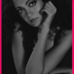 Sheena Chohan Instagram - She is a free soul, she has this infectious energy, she is Dangerous yet Kind! She belonged to no one but herself & anyone that were yet to understand themselves, found the missing pieces in her presence. . . Styled by - @riechamallick Makeup @mukeshpatilmakeup Hair @stylistsony Photography @akshay_kerlekar . . #instagood #instalove #gratitude #vintage #marilynmonroe #blackandwhite #sheenachohan Mumbai, Maharashtra
