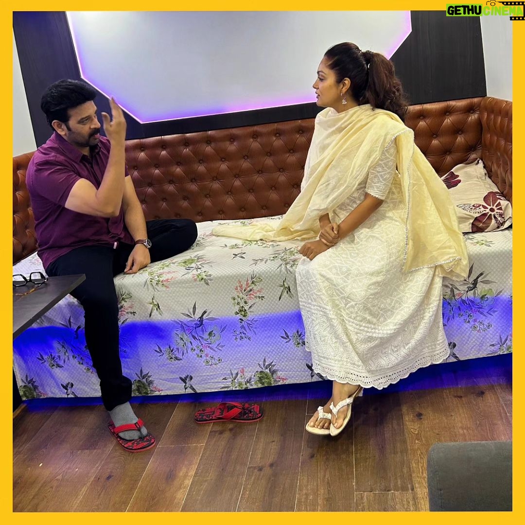 Sheena Chohan Instagram - In conversation with my co- actor, the Maestro himself- #JDChakravarthy, about life, passion, work, journey and the new project we have been working on. It has been a learning experience working alongside him and the cherry on the cake was the conversations we had in between the takes βΊοΈ Thank you for your kind words about your experience in working with me, Thank you @etimes & @saradha_natarajan for capturing the same and making this Film wrap, larger than it could get. It's been an exciting journey, I cannot wait to bring this film and share my new character with all of you!π . Thank you @shivakumarmalkapuram sir for having me on board π. . #shootlife #behindthescenes #workmodeon #shootmode #JDChakravarthy #Satya #Vachan #wisdom #instagood #instalife #sheenachohan Hyderabad , Telengana. India