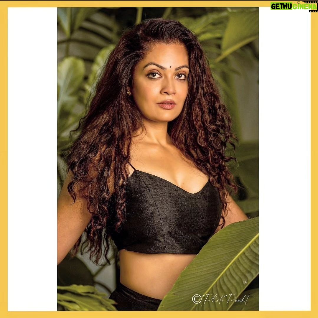 Sheena Chohan Instagram - Embracing the present to ignite the future . ✨The future depends on what we do in the present.✨ . . Photography: @photo_pundit2 | @photopundit_creatives Wearing: @synegoa . . . . . . . . . #LeadingLadyLife #workhard #hustlehard #girlboss #ActingLife #BelieveInYourself #KarmicRetreat #sheenachohan