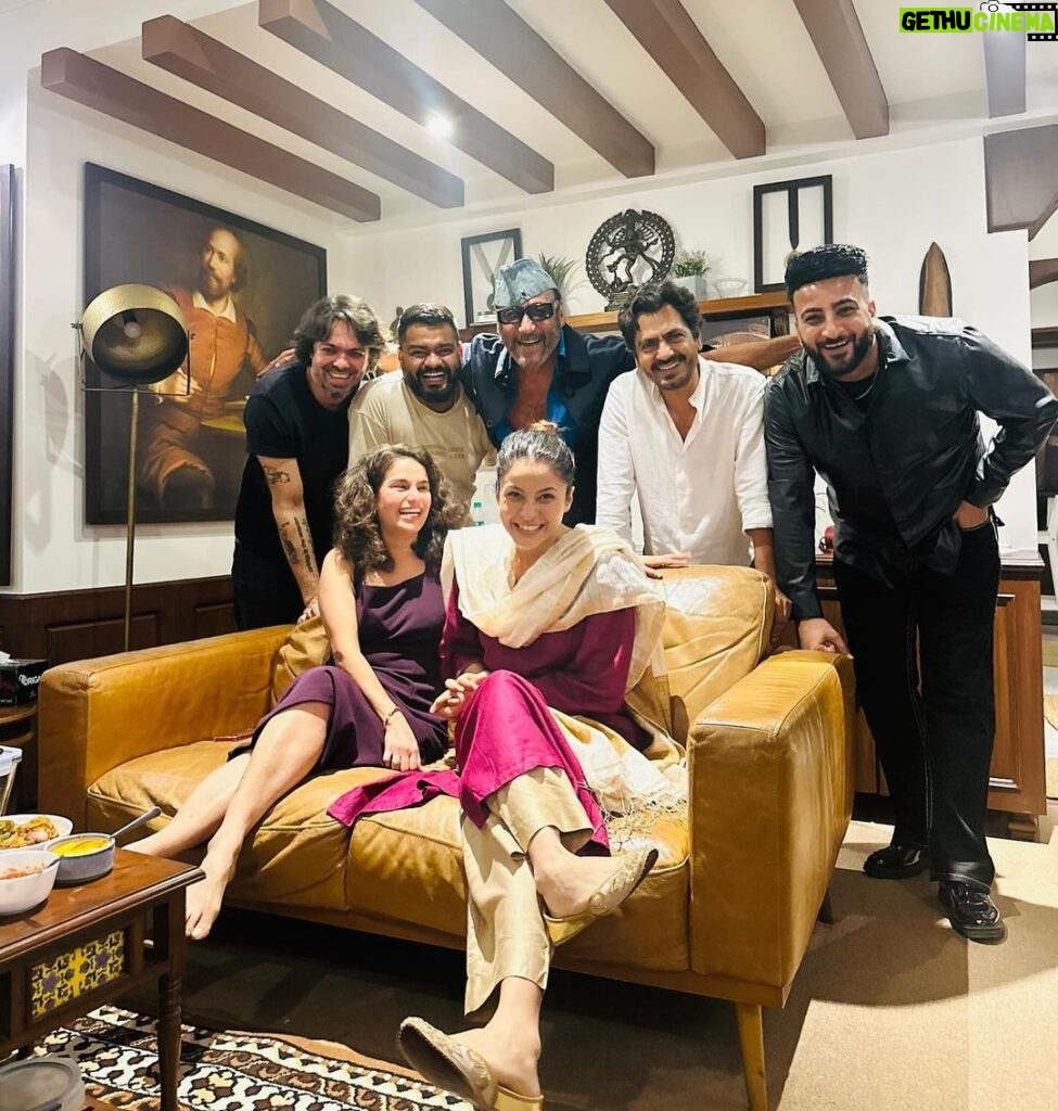 Shehnaaz Kaur Gill Instagram - Good time with amazingly talented people! Thank you for having us @nawazuddin._siddiqui ✨♥️ @apnabhidu your presence not only brings a smile, but great laughter!