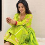 Shehnaaz Kaur Gill Instagram - Positive Vibes only!!! ♥️💚💚 Thank you to the most talented designers @abujanisandeepkhosla for this gift. ✨