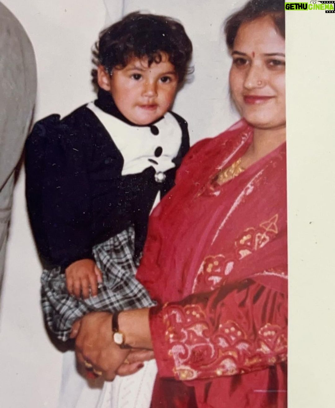 Shehnaaz Kaur Gill Instagram - jab main choti bachi thi π«Άπ»ππ₯°ππ€π